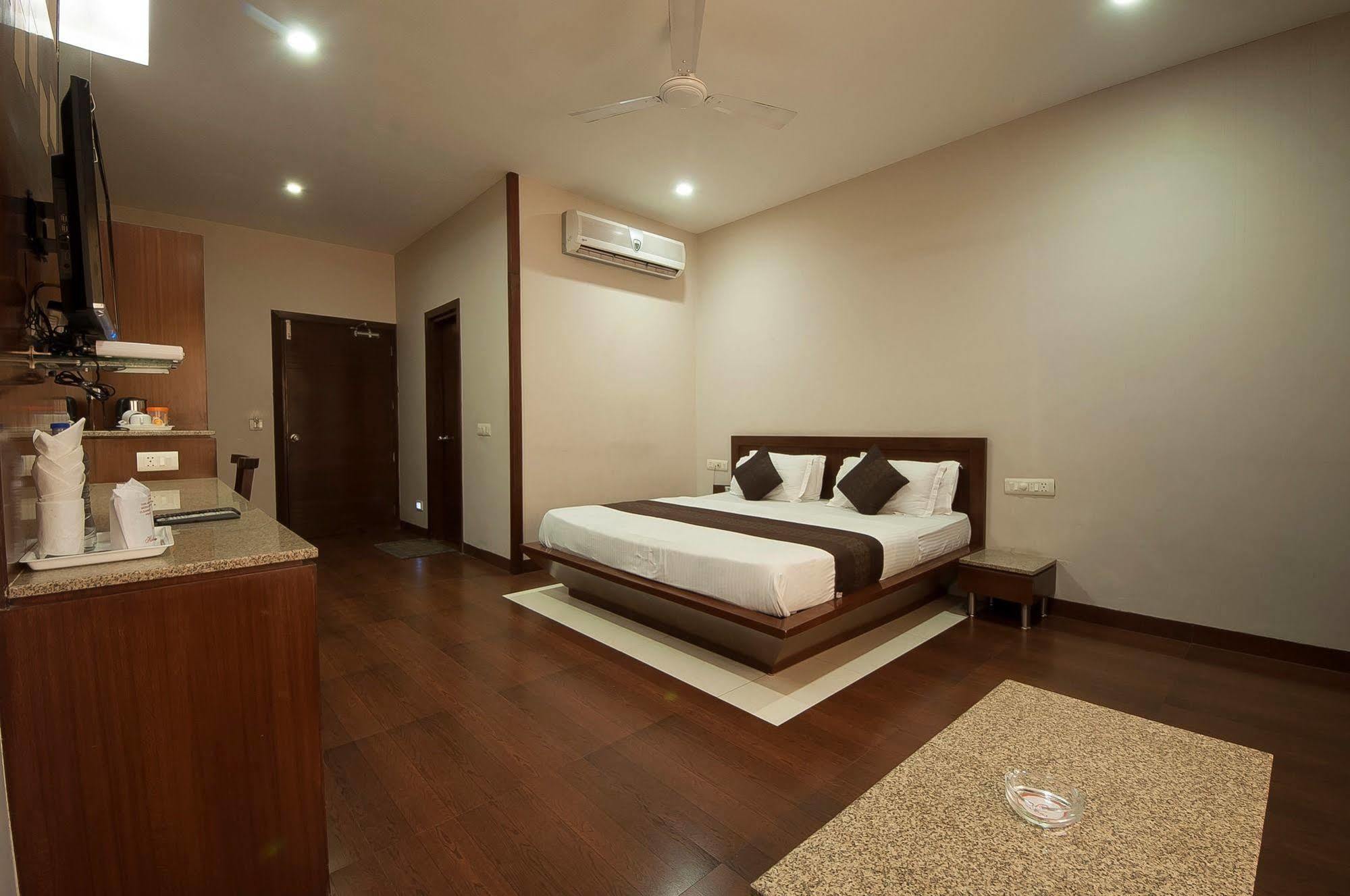אמריצר Fabhotel Basera מראה חיצוני תמונה