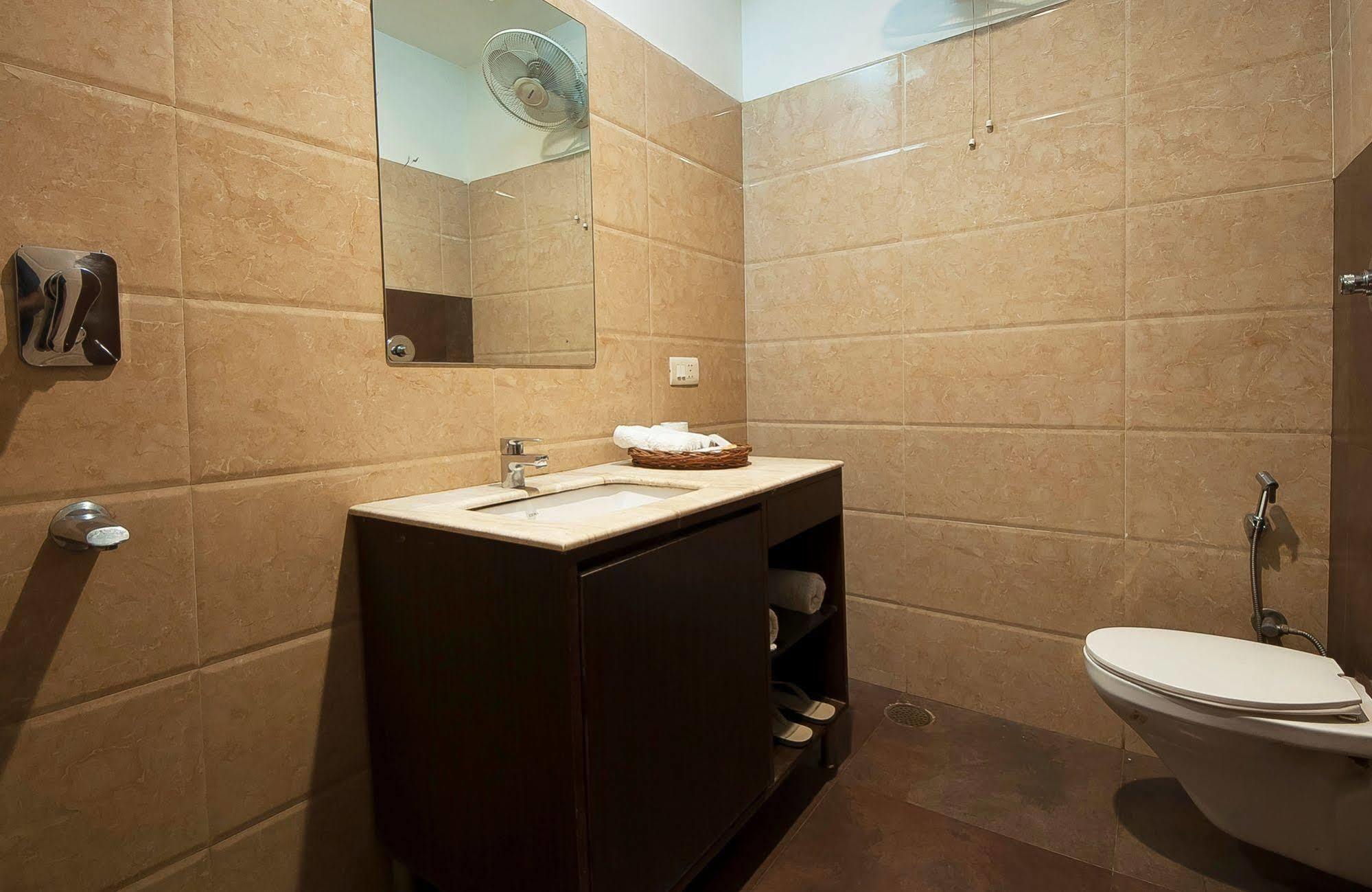 אמריצר Fabhotel Basera מראה חיצוני תמונה