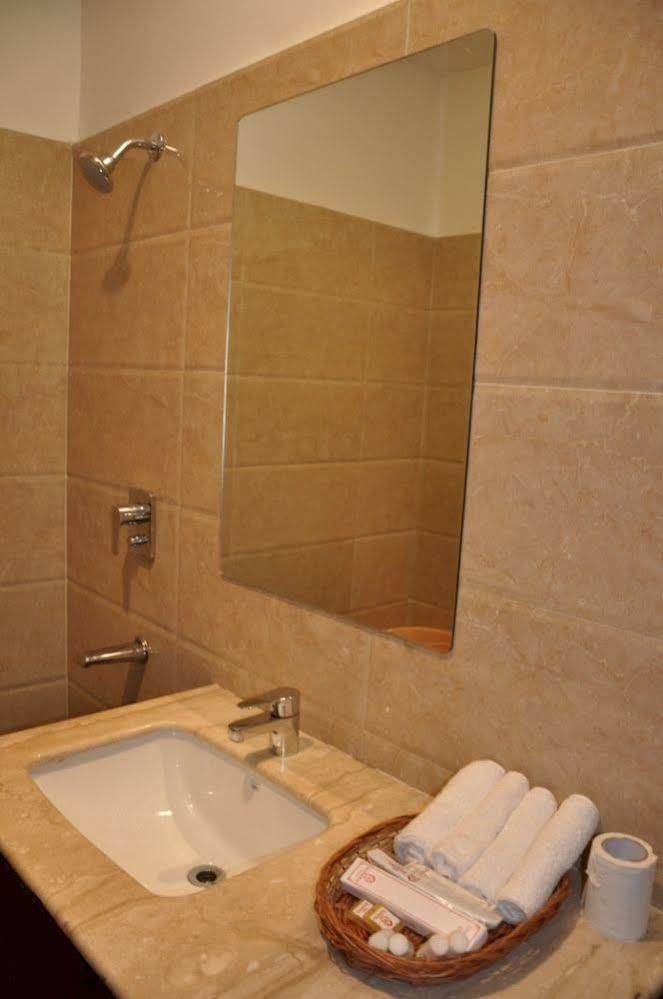 אמריצר Fabhotel Basera מראה חיצוני תמונה